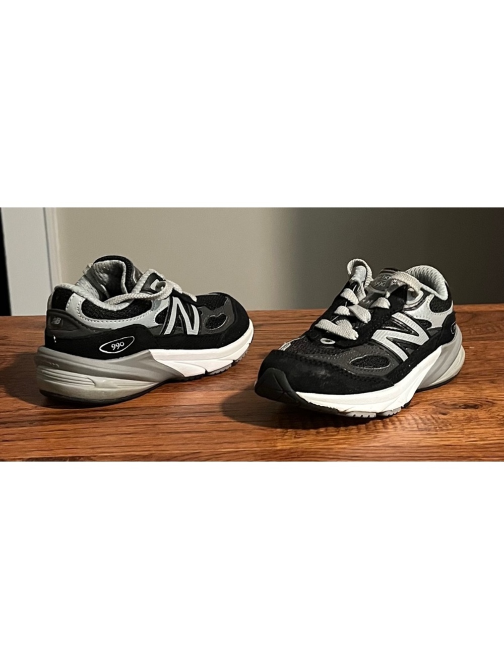 New Balance 990v3 Black and Gray Sneakers Size 7